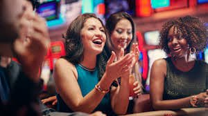 Tampilan slot Buffalo King dengan gulungan dan simbol binatang buas di platform hoki177